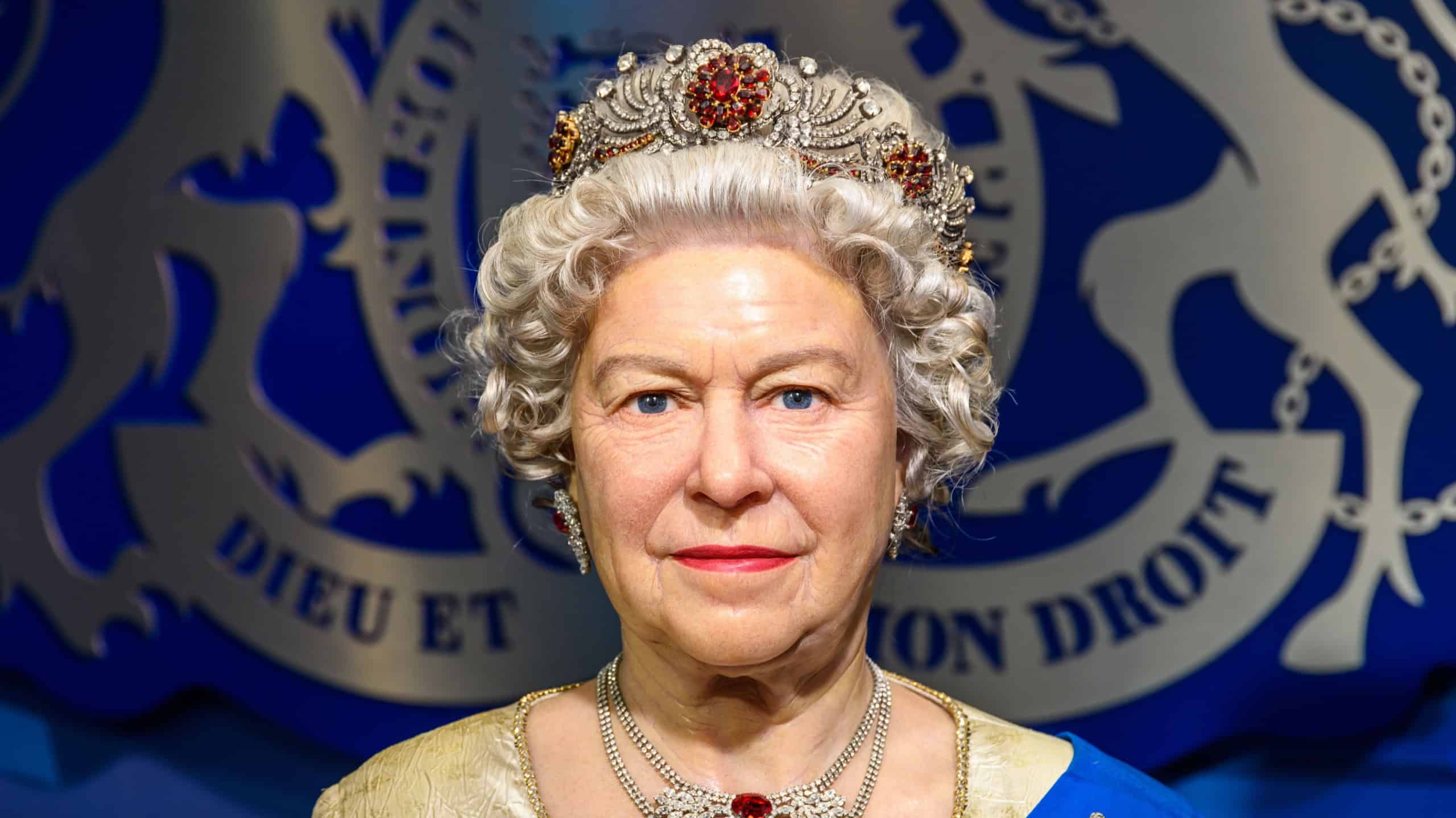 AUGUST 08, 2015: Queen Elizabeth II Figurine At Madame Tussauds Wax Museum.